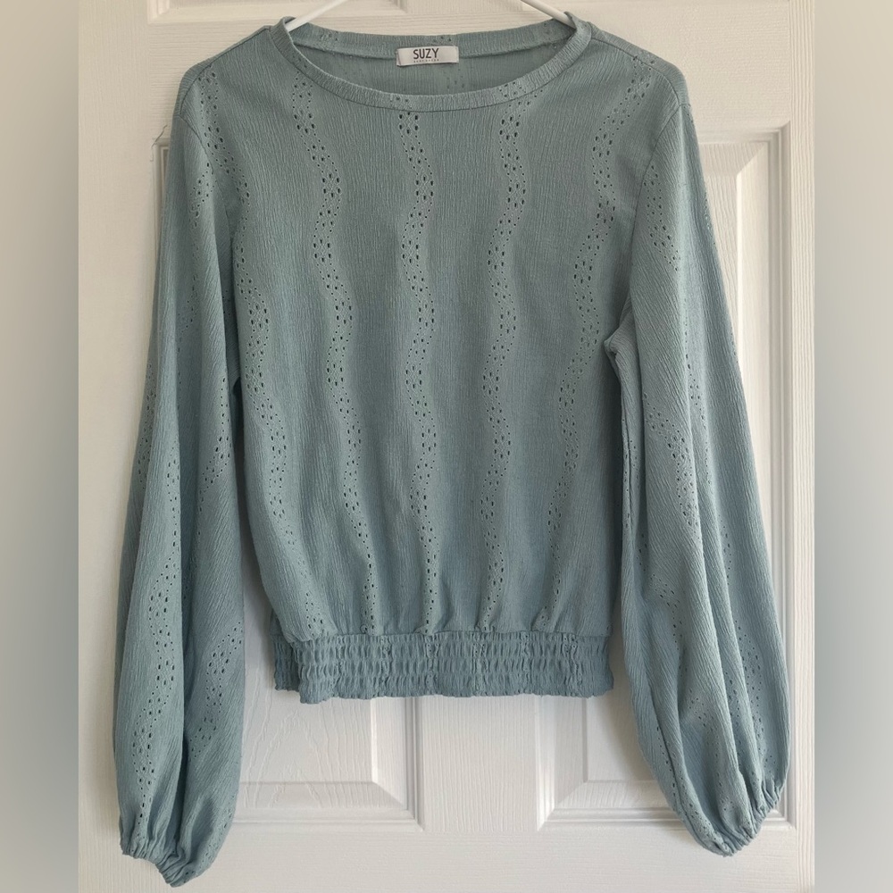 Suzy Shier blue blouse - small